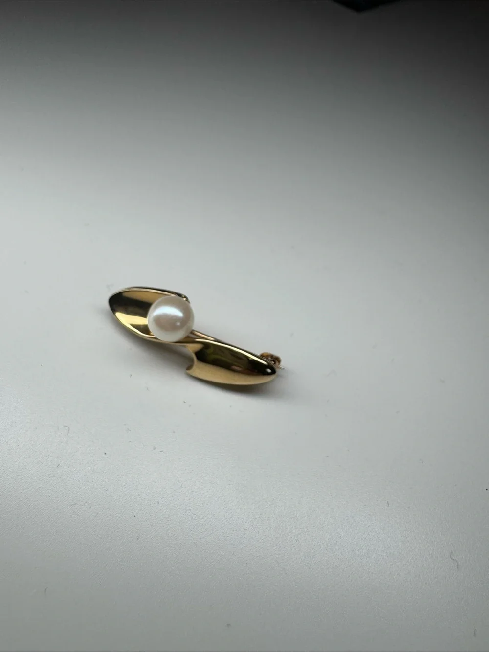 14K Gold Cultured Pearl Leaf Brooch Pin Vintage Elegant Jewelry